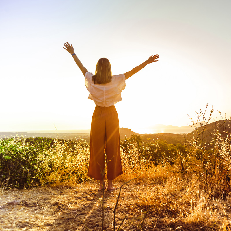 lady with arms up to the sun